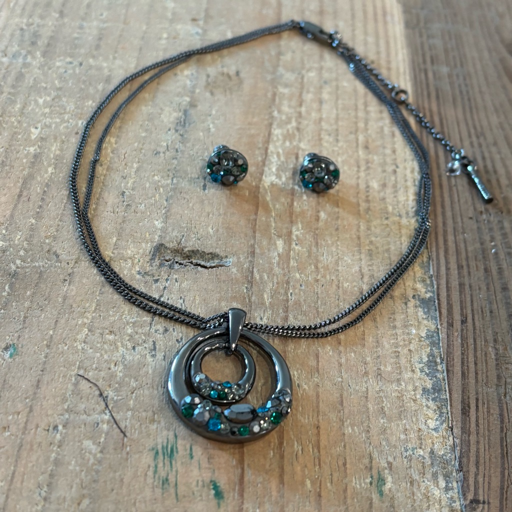 Kenneth Cole Gunmetal And Blue Green Stone Necklace Set